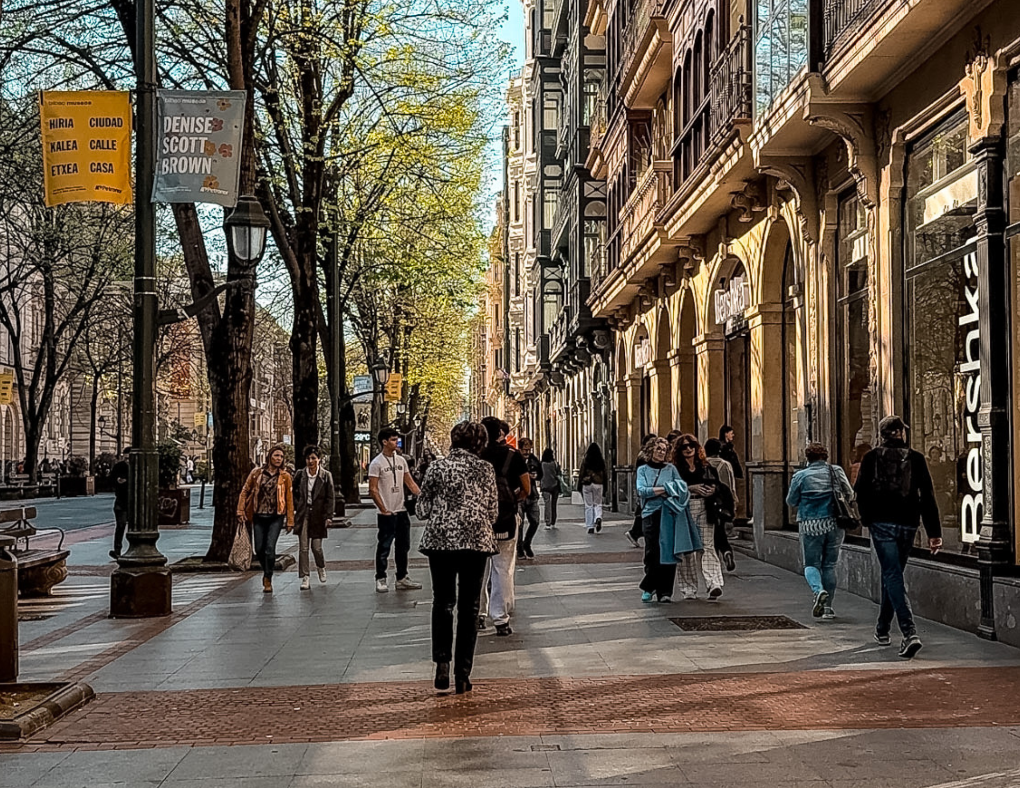 Bilbao Travel Guide (2).png